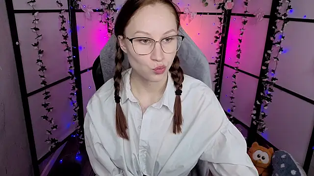 Snapshot of JoanFlare chatting on November 26, 2025, 1:34 pm JoanFlare online show from November 26, 2025, 1:34 pm