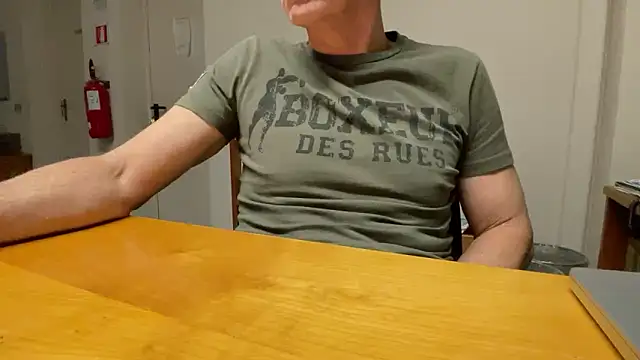 Snapshot of SimonZydar chatting on November 29, 2025, 3:15 pm SimonZydar online show from November 29, 2025, 3:15 pm