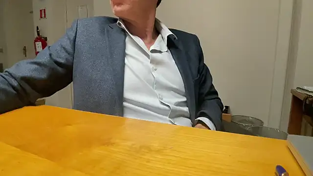 Snapshot of SimonZydar chatting on December 5, 2025, 5:09 pm SimonZydar online show from December 5, 2025, 5:09 pm