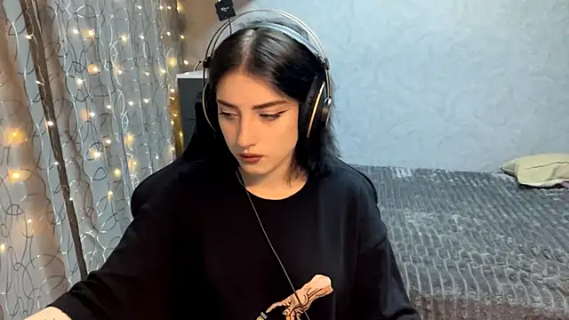 Snapshot of Meowluly chatting on November 30, 2025, 9:19 pm Meowluly online show from November 30, 2025, 9:19 pm