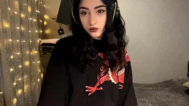 Snapshot of Meowluly chatting on December 15, 2025, 9:52 pm Meowluly online show from December 15, 2025, 9:52 pm