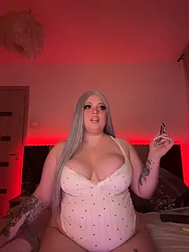 Snapshot of LaylaCupidd chatting on December 16, 2025, 7:41 pm LaylaCupidd online show from December 16, 2025, 7:41 pm