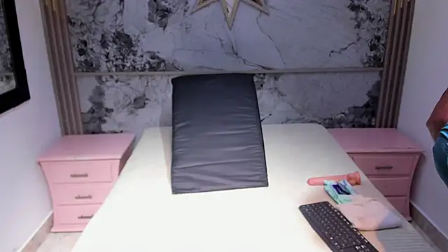 ZoeCollin online show from January 10, 2026, 7:26 pm