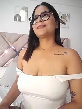 Snapshot of Scarlet-Noir25 chatting on December 13, 2025, 10:59 pm Scarlet-Noir25 online show from December 13, 2025, 10:59 pm