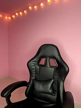 Snapshot of Davne_ chatting on December 3, 2025, 9:13 pm Davne online show from December 3, 2025, 9:13 pm