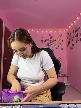 Snapshot of Davne_ chatting on April 13, 2026, 10:59 pm Davne online show from April 13, 2026, 10:59 pm