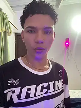 Snapshot of secret_justin7 chatting on December 17, 2025, 3:01 am secret justin7 online show from December 17, 2025, 3:01 am