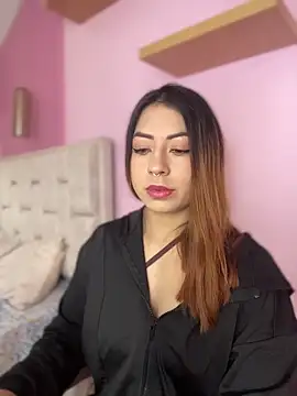 Snapshot of MaddieHunter chatting on November 26, 2025, 1:23 pm MaddieHunter online show from November 26, 2025, 1:23 pm