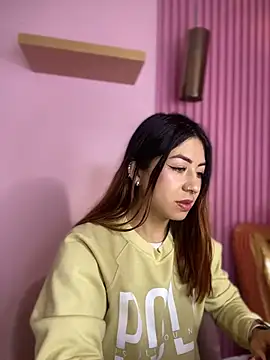 Snapshot of MaddieHunter chatting on December 17, 2025, 1:17 pm MaddieHunter online show from December 17, 2025, 1:17 pm