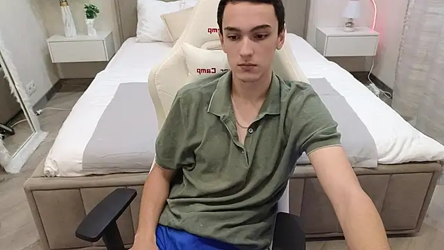 Snapshot of MoonlinSkinn chatting on November 26, 2025, 8:15 am MoonlinSkinn online show from November 26, 2025, 8:15 am