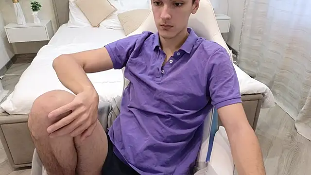 Snapshot of MoonlinSkinn chatting on December 3, 2025, 8:00 am MoonlinSkinn online show from December 3, 2025, 8:00 am