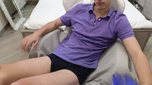 Snapshot of MoonlinSkinn chatting on December 5, 2025, 1:03 am MoonlinSkinn online show from December 5, 2025, 1:03 am