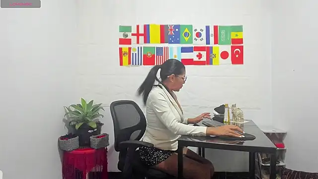 Snapshot of Miss_clarepocahose chatting on June 15, 2026, 1:08 am Miss clarepocahose online show from June 15, 2026, 1:08 am