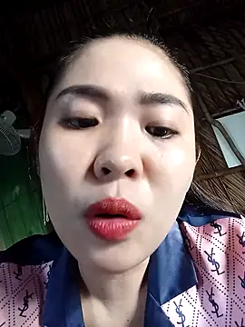 Snapshot of Lin-kute98 chatting on February 28, 2026, 12:11 am Lin-kute98 online show from February 28, 2026, 12:11 am