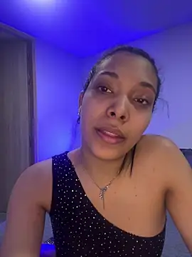 Snapshot of KarolRojas_22 chatting on May 3, 2026, 3:34 am KarolRojas 22 online show from May 3, 2026, 3:34 am
