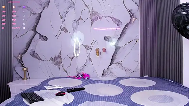 Snapshot of LicyStark chatting on December 2, 2025, 11:48 am LicyStark online show from December 2, 2025, 11:48 am