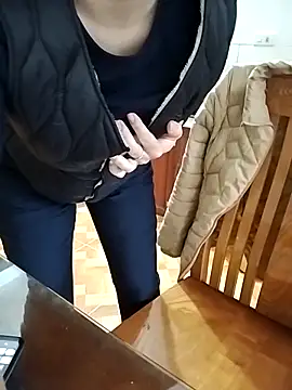 Snapshot of HanniZii chatting on December 3, 2025, 1:13 am HanniZii online show from December 3, 2025, 1:13 am