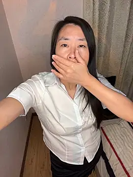 Snapshot of TU-37 chatting on December 2, 2025, 11:37 am TU-37 online show from December 2, 2025, 11:37 am