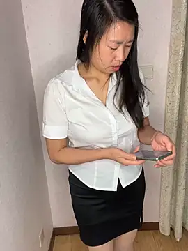 Snapshot of TU-37 chatting on December 18, 2025, 11:27 am TU-37 online show from December 18, 2025, 11:27 am