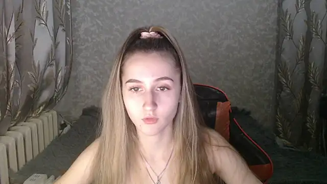 Snapshot of Ave_Costly chatting on December 14, 2025, 2:55 pm Ave Costly online show from December 14, 2025, 2:55 pm