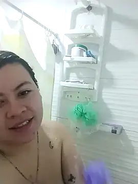 Snapshot of Reynpau19 chatting on November 25, 2025, 10:10 pm Reynpau19 online show from November 25, 2025, 10:10 pm