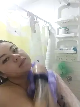 Snapshot of Reynpau19 chatting on December 17, 2025, 10:49 pm Reynpau19 online show from December 17, 2025, 10:49 pm