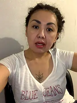 Snapshot of Tomiris87 chatting on December 16, 2025, 2:55 pm Tomiris87 online show from December 16, 2025, 2:55 pm