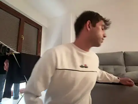 Snapshot of Hugoo_21 chatting on November 24, 2025, 2:28 pm Hugoo 21 online show from November 24, 2025, 2:28 pm