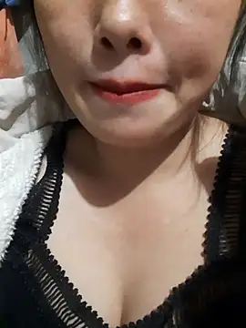 Snapshot of mai-mai-97 chatting on December 5, 2025, 2:03 pm mai-mai-97 online show from December 5, 2025, 2:03 pm