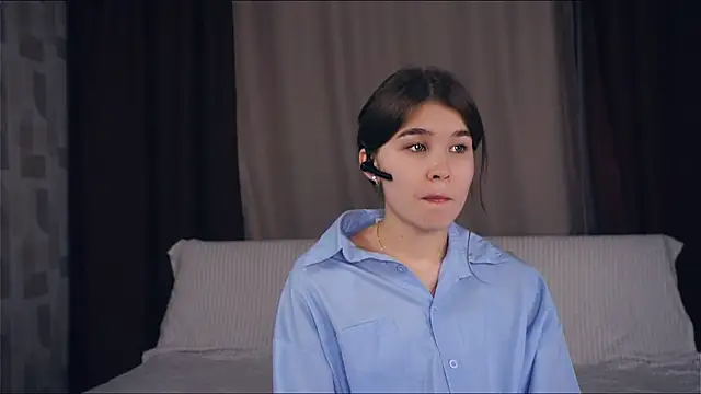 Snapshot of ZulaRattan chatting on December 4, 2025, 7:00 pm ZulaRattan online show from December 4, 2025, 7:00 pm