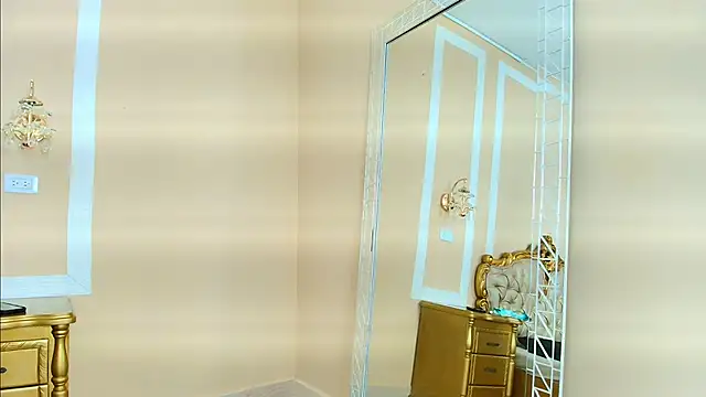 Snapshot of HallieStone chatting on December 15, 2025, 3:05 pm HallieStone online show from December 15, 2025, 3:05 pm