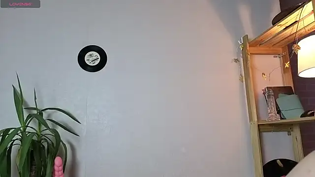 Me1inMonro online show from November 27, 2025, 5:42 am