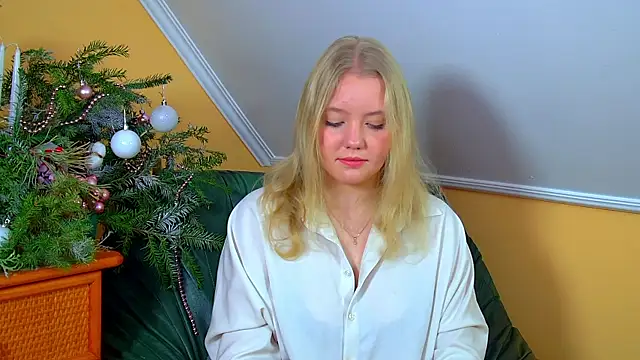 Snapshot of EmilyEvanse chatting on December 14, 2025, 6:19 am EmilyEvanse online show from December 14, 2025, 6:19 am