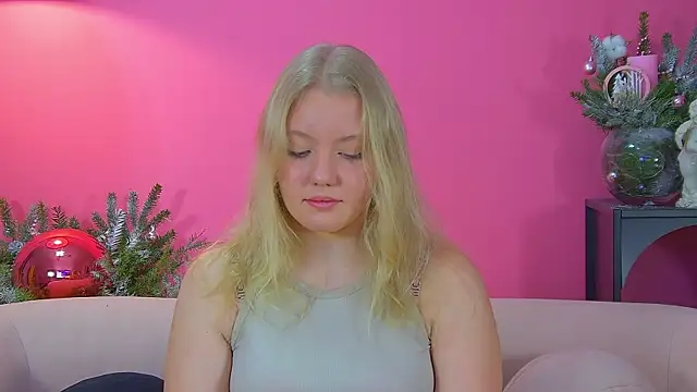 Snapshot of EmilyEvanse chatting on December 15, 2025, 6:23 pm EmilyEvanse online show from December 15, 2025, 6:23 pm