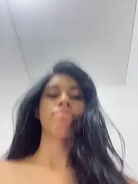 Miia moonn online show from December 21, 2025, 11:28 am