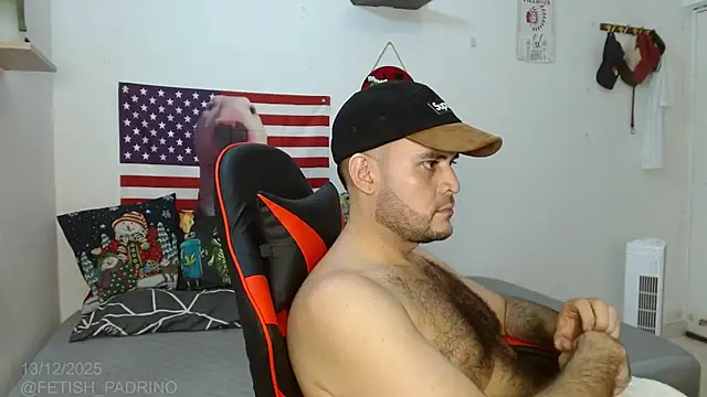 Snapshot of holegape chatting on December 14, 2025, 12:16 am holegape online show from December 14, 2025, 12:16 am