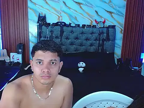 Snapshot of Meryandcris chatting on November 25, 2025, 4:01 am Meryandcris online show from November 25, 2025, 4:01 am