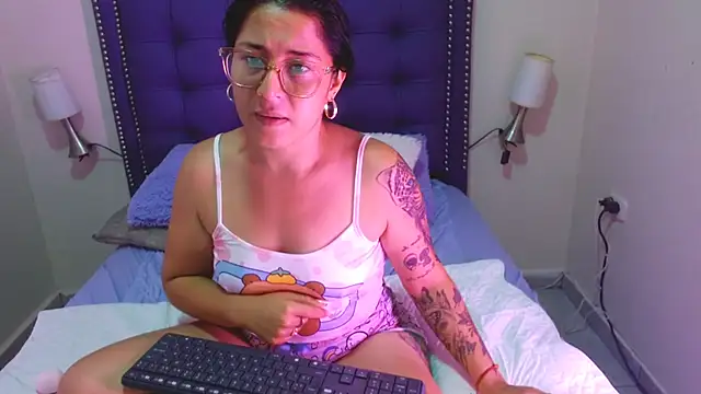 Snapshot of franysteell chatting on December 2, 2025, 11:04 am franysteell online show from December 2, 2025, 11:04 am