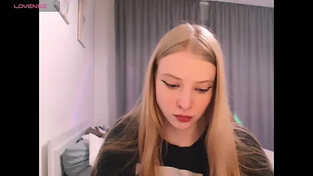 Snapshot of _Milana_Sparkl75_ chatting on November 29, 2025, 1:41 am Milana Sparkl75 online show from November 29, 2025, 1:41 am