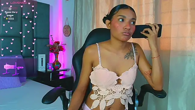 Snapshot of TashaNaughty4u chatting on May 28, 2026, 7:55 pm TashaNaughty4u online show from May 28, 2026, 7:55 pm