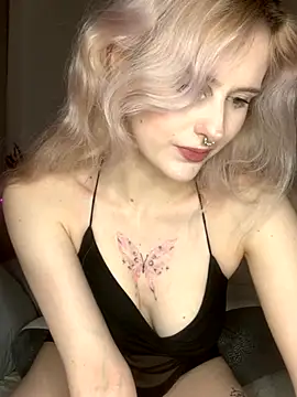 Snapshot of MilaElin chatting on November 30, 2025, 9:30 pm MilaElin online show from November 30, 2025, 9:30 pm