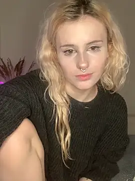 Snapshot of MilaElin chatting on December 4, 2025, 10:29 pm MilaElin online show from December 4, 2025, 10:29 pm