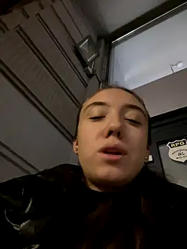 Snapshot of CristinaSw chatting on December 5, 2025, 8:16 pm CristinaSw online show from December 5, 2025, 8:16 pm