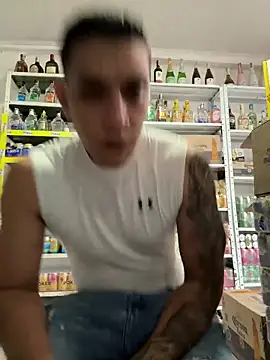 Snapshot of OliverWest04 chatting on December 20, 2025, 9:44 pm OliverWest04 online show from December 20, 2025, 9:44 pm