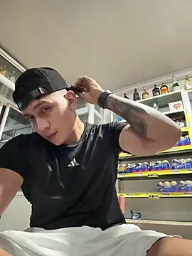 Snapshot of OliverWest04 chatting on April 7, 2026, 4:13 am OliverWest04 online show from April 7, 2026, 4:13 am