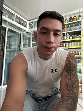 Snapshot of OliverWest04 chatting on May 19, 2026, 4:02 pm OliverWest04 online show from May 19, 2026, 4:02 pm