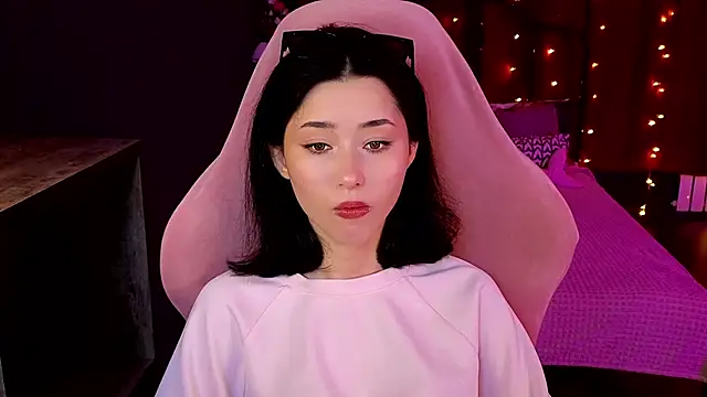 Snapshot of RedMidnight chatting on May 23, 2026, 8:35 pm RedMidnight online show from May 23, 2026, 8:35 pm
