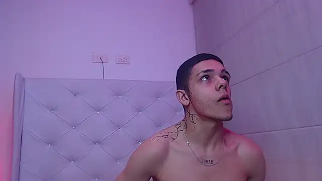 Snapshot of Noah_and_kim69 chatting on December 1, 2025, 5:45 am Noah and kim69 online show from December 1, 2025, 5:45 am