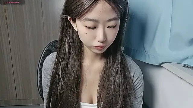 Yyoo-99 online show from December 2, 2025, 1:39 pm