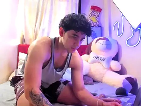 Snapshot of Logan__blaze chatting on December 1, 2025, 2:33 pm Logan blaze online show from December 1, 2025, 2:33 pm